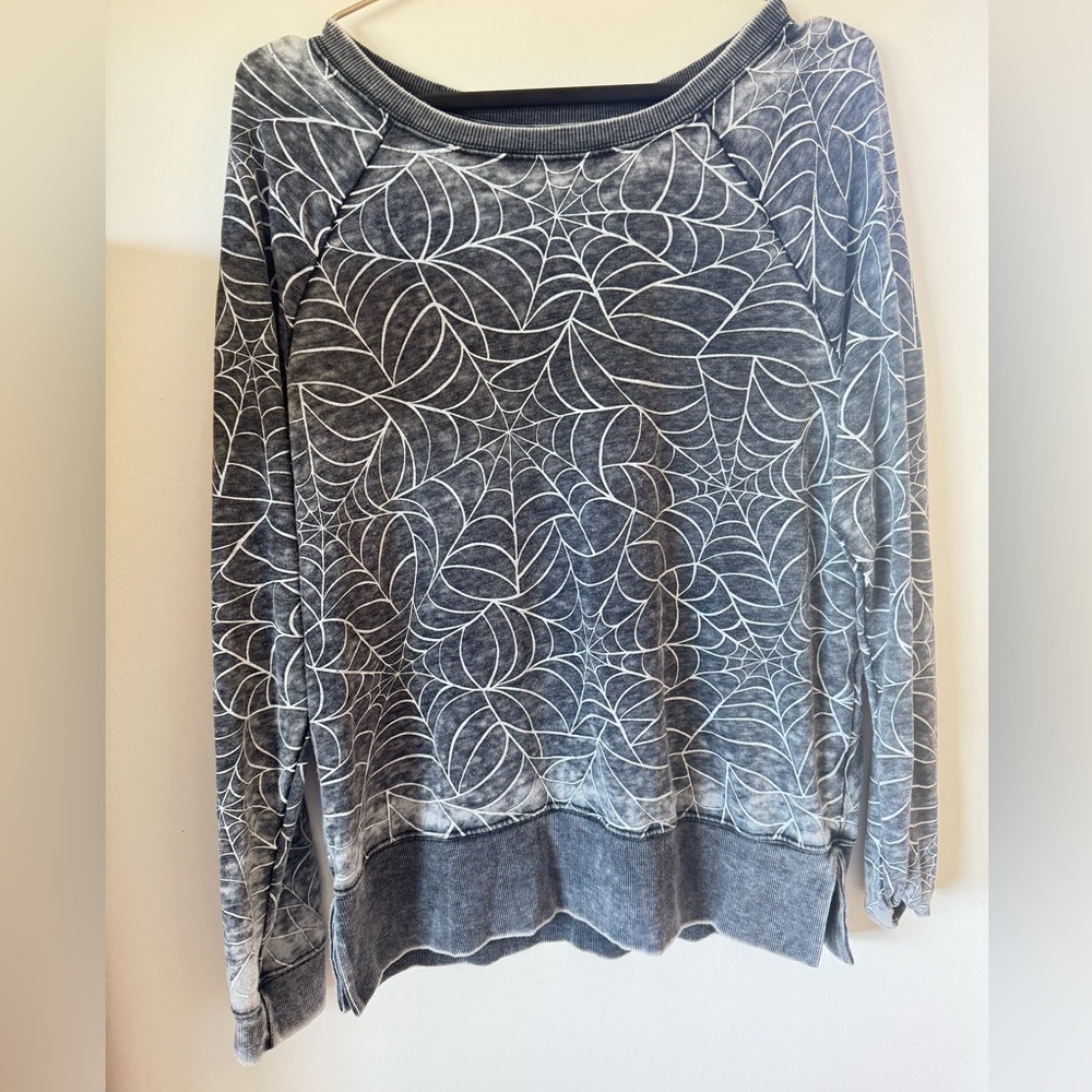 🕷️ 🎃 HALLOWEEN SPIDER SWEAT SHIRT SIZE MEDIUM SHEER TOP